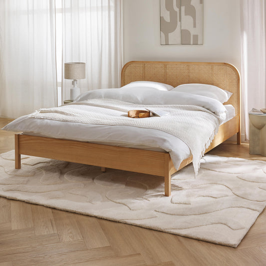 سرير كلاسيكي