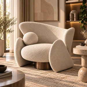 كرسي استرخاء أوريلا مودرن بقماش أوف وايت وتصميم منحني مع مساند جانبية نحتية وقاعدة دائرية لغرف المعيشة والمجالس - Home House