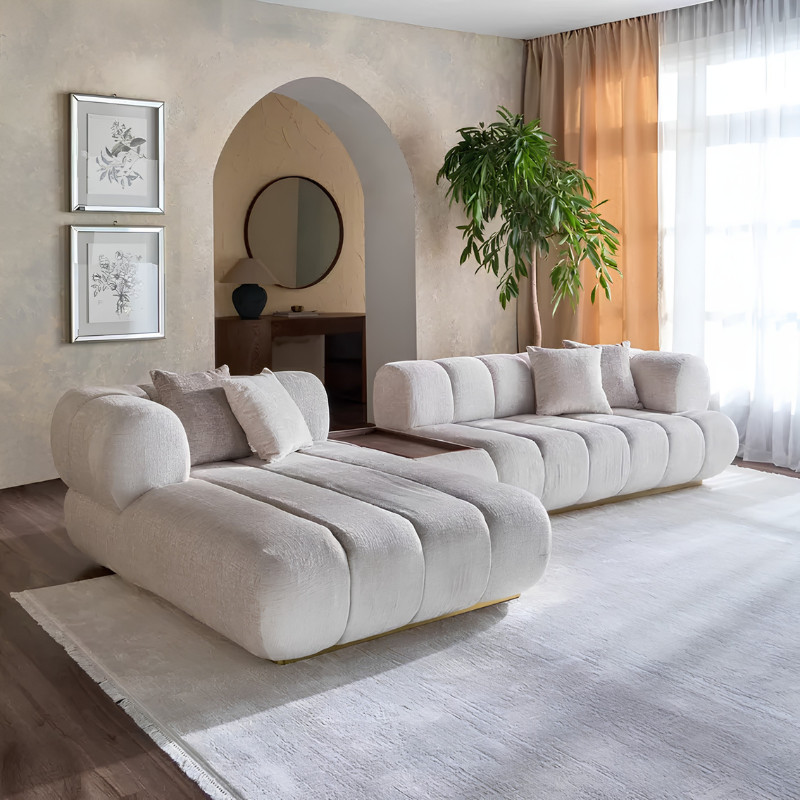 كنبة ركنية ألينورا بتصميم منحني مع شيزلونج وكونسول بدرج وقماش أوف وايت 313 سم - Home House