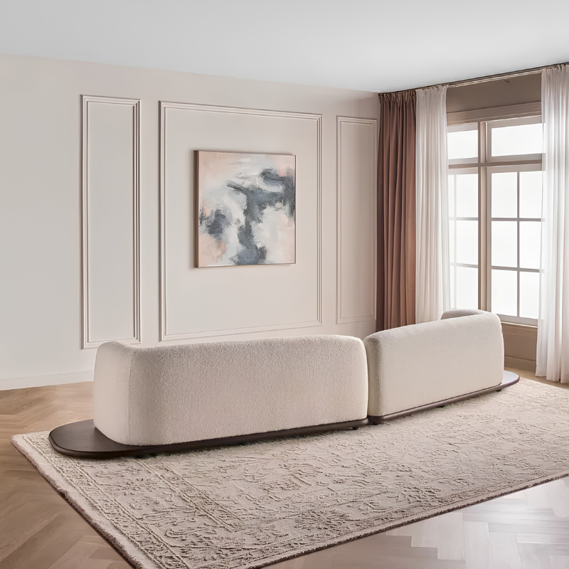 كنبة مستقيمة أوريڤا 4 مقاعد بتصميم منخفض وقماش بوكليه ناعم وقاعدة خشبية 440 سم - Home House